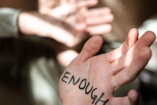 successful-families-together-difficulty-listening-900×600