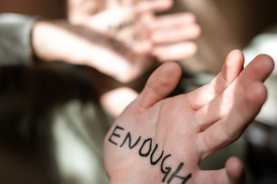 successful-families-together-difficulty-listening-900×600